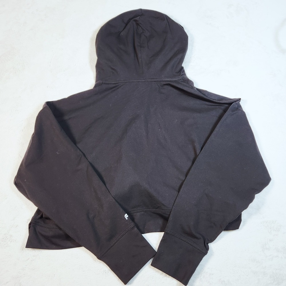 Fabletics Cropped Hoodie Women Size M Black Pullover Pockets Activewear Stretchy - Picture 2 of 10